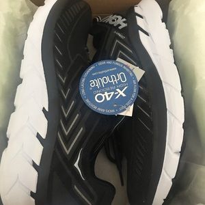 Hoka One One Clifton 4’s size men’s 8/women’s 9